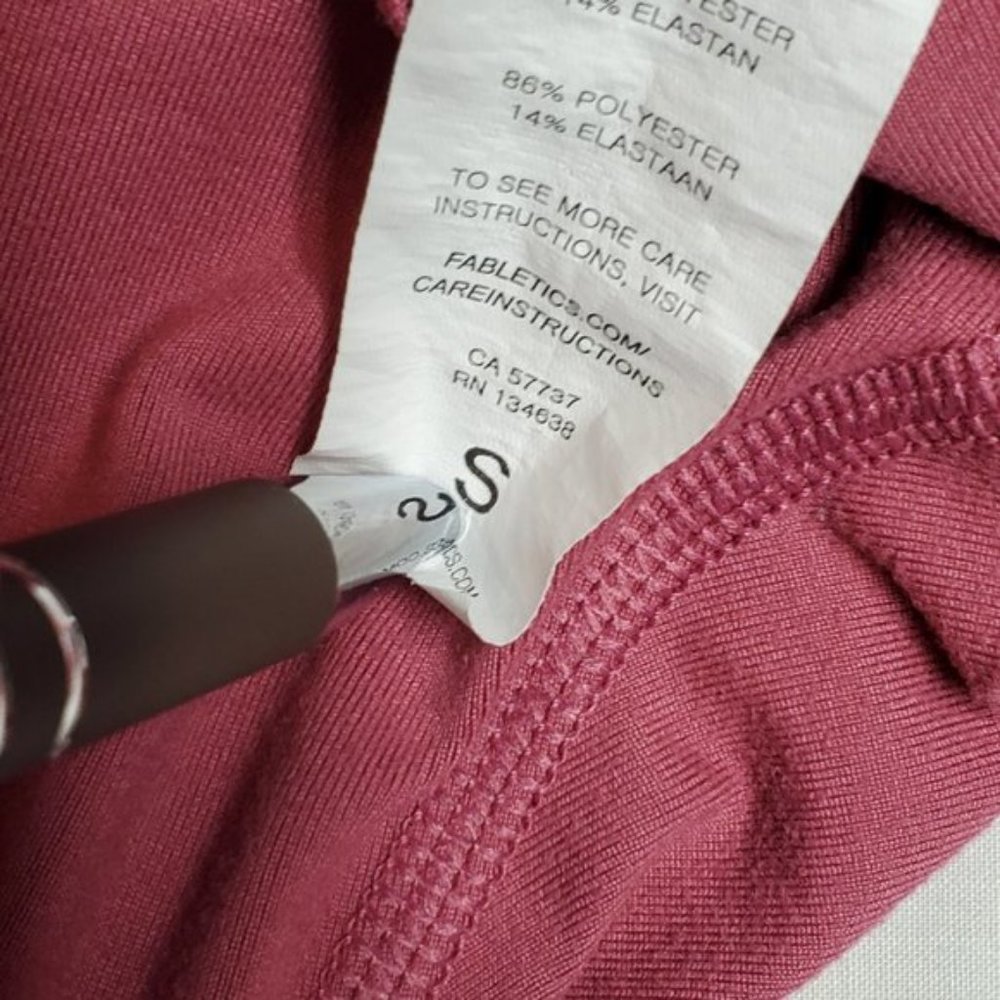 Fabletics Women's Pink Cropped Yoga Athletic High Rise Leggings Size Small EUC - Picture 2 of 6